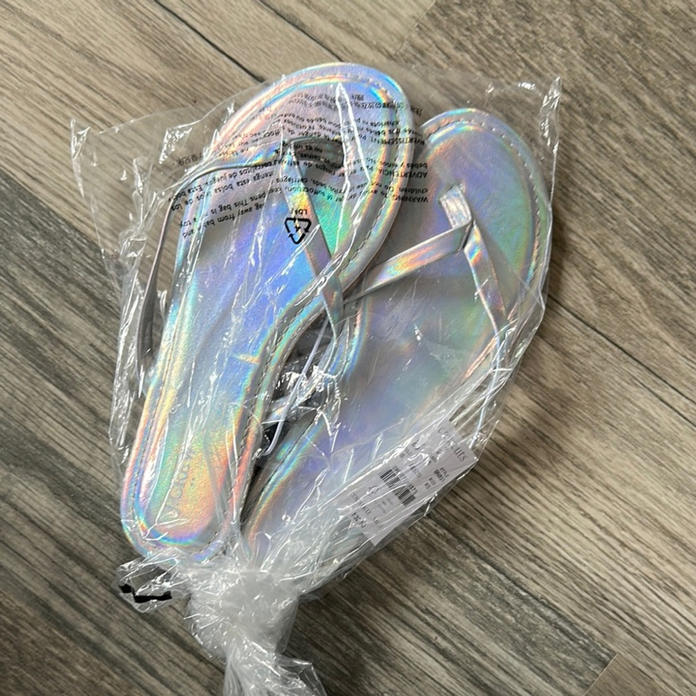 J Crew crew‎ cuts NWT easy summer Holographic Flip Flops silver big kids size 5